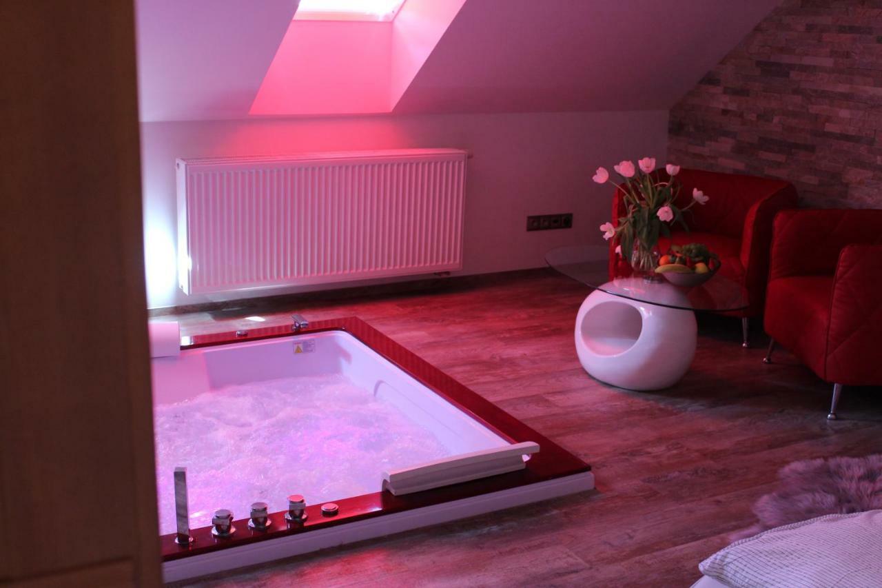 Romanticky Wellness Suite Hotel Heinz Dobris Ngoại thất bức ảnh