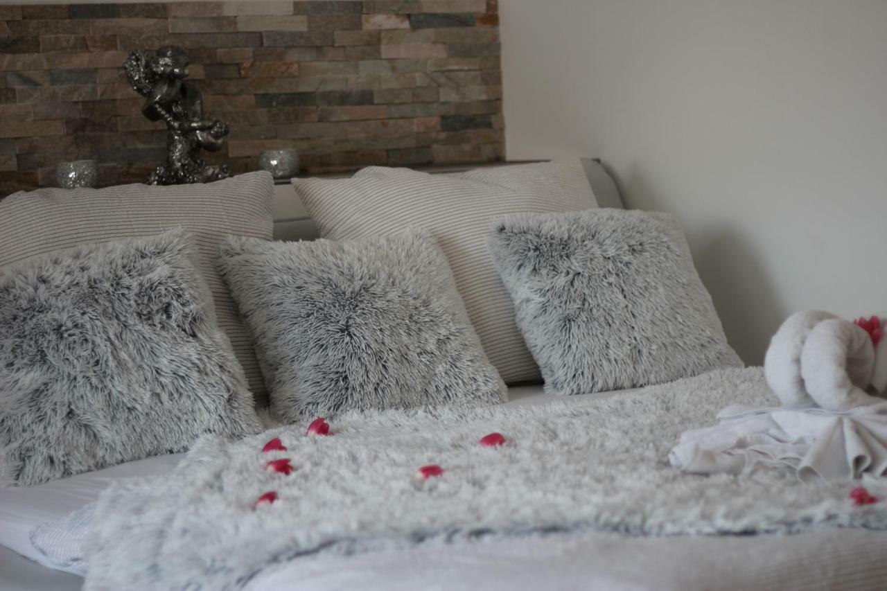 Romanticky Wellness Suite Hotel Heinz Dobris Ngoại thất bức ảnh